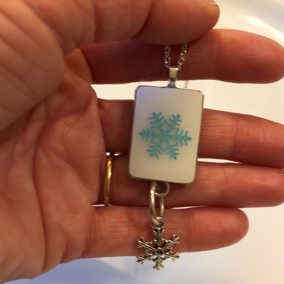 Vintage Pyrex Snowflake handmade pendant necklace upcycled glass - Picture 2 of 6